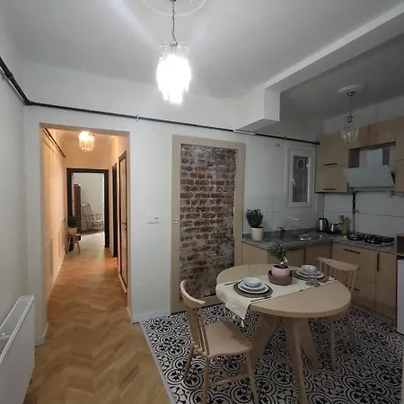 Balcony 2br Near To Nisantasi #2 *